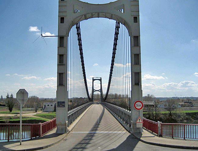 Bridge across Garonne at La Reole