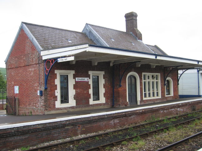 DN9 Crediton railway station