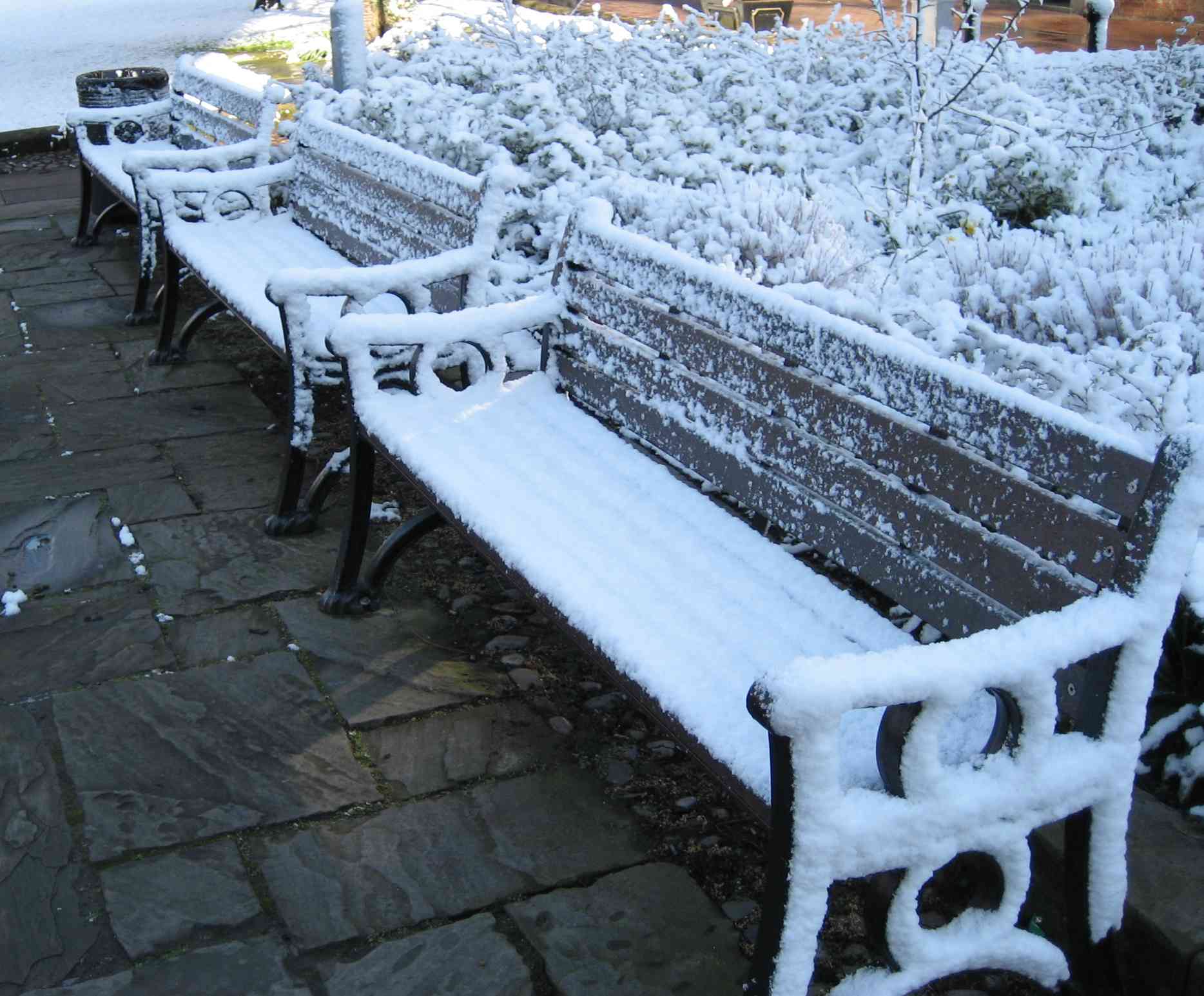 Snow 2 benches