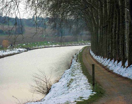 Canal w of Castelnaudary
