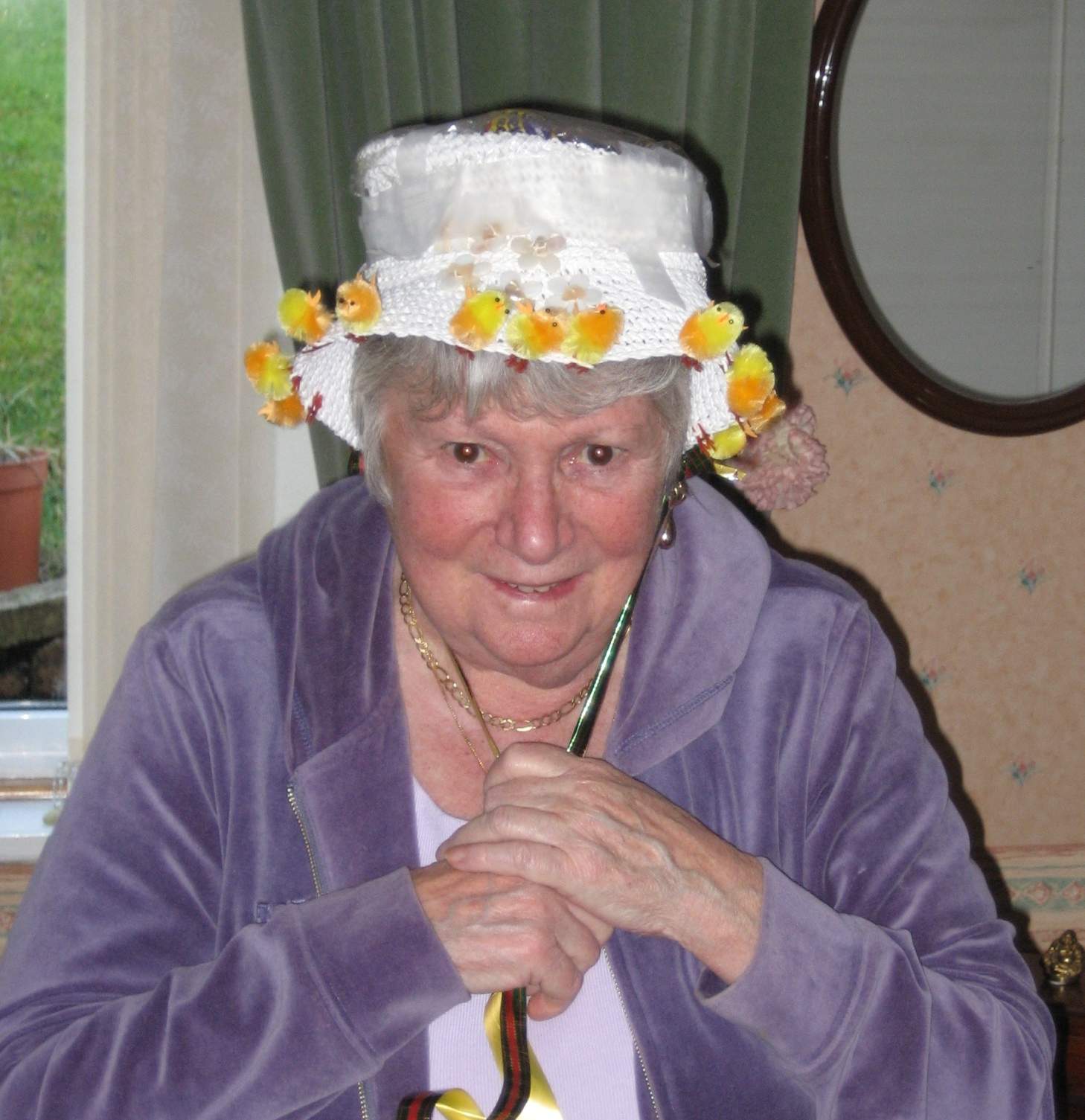 DS23 Martha Kelly in Easter bonnet