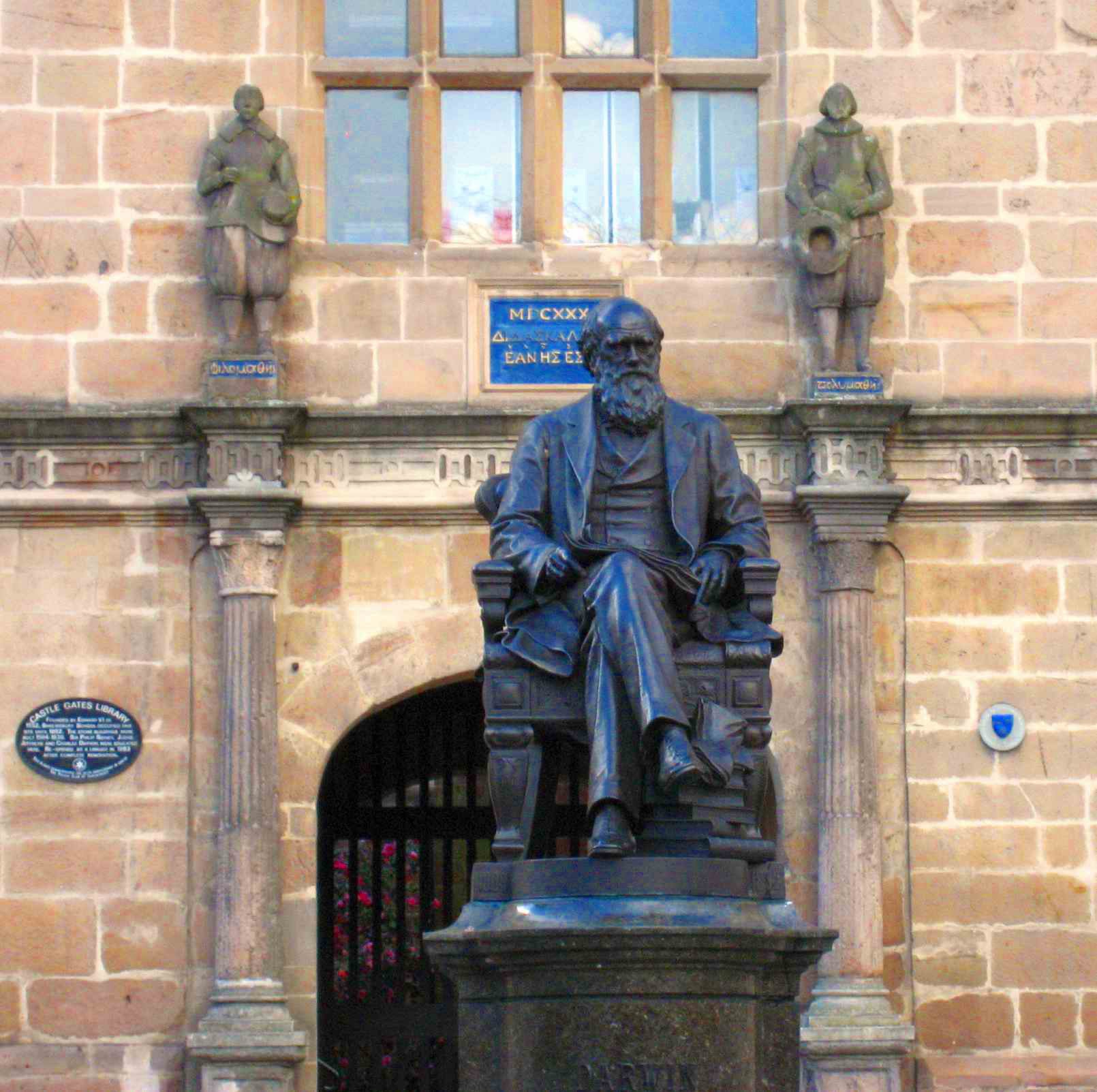DS45 Charles Darwin and library