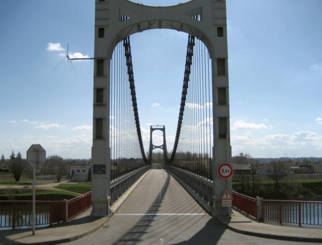Garonne bridge at lLReole