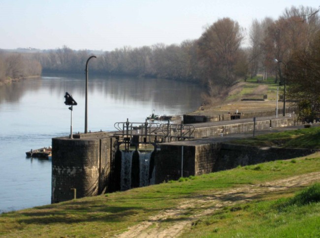 Canal lat at Garonne