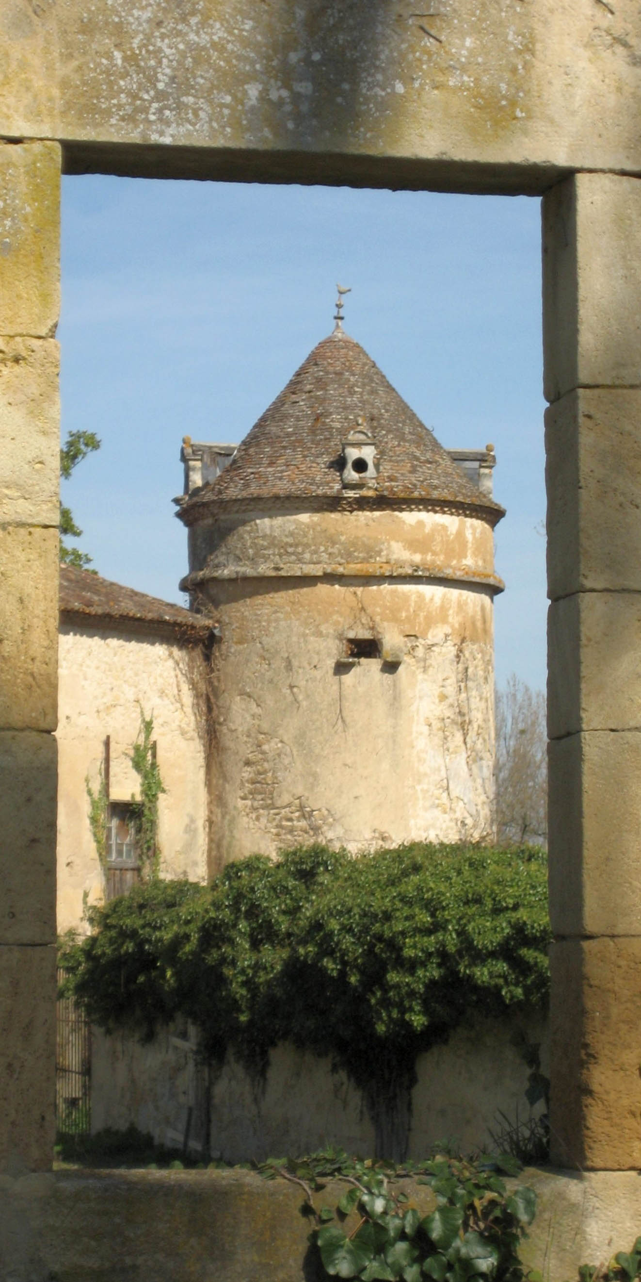 Framed tower nr Langon